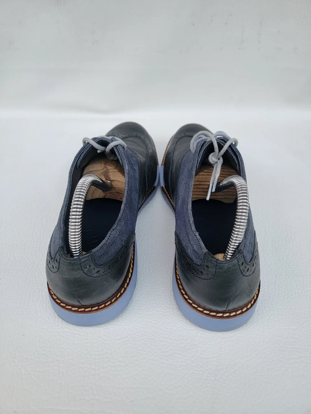 Cole Haan Great Jones Mens Size 9 M BLUE Classic Wingtip Oxford Shoes The shoes
